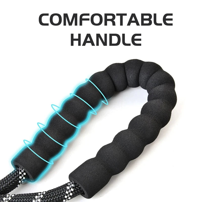 Soft padded EVA foam handle on black dog leash designed to prevent rope burn and hand fatigue